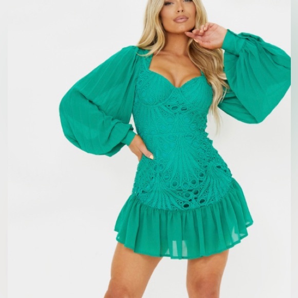 Beautiful green dress - Picture 3 of 3